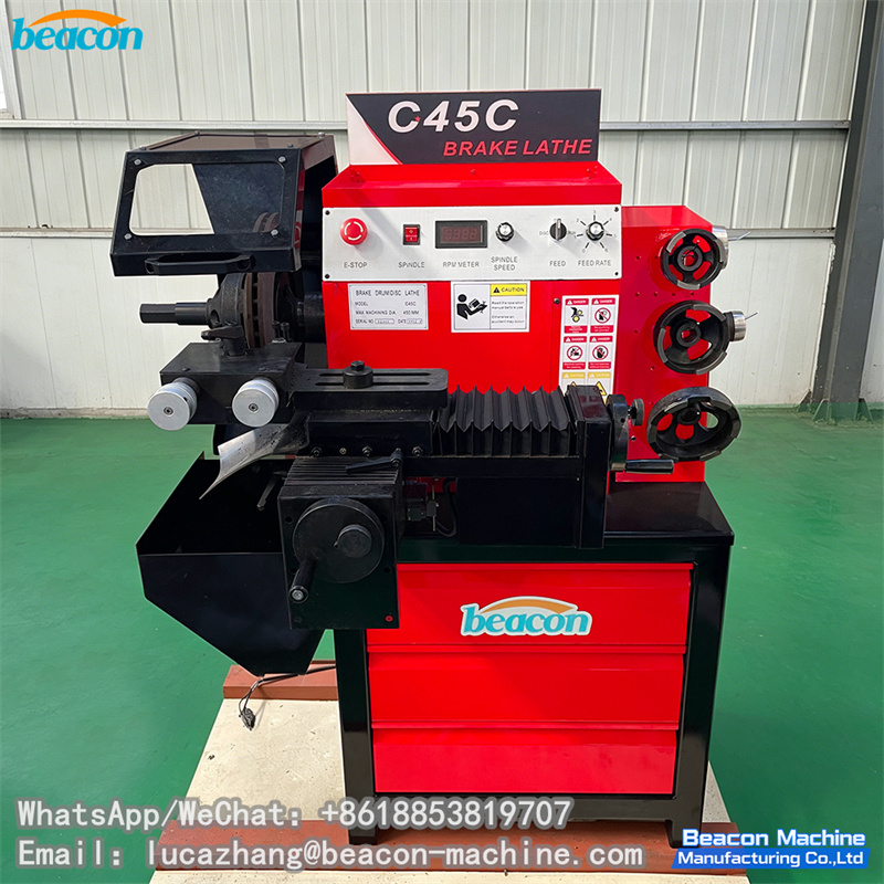 Torno para discos de freno Beacon C45C: Máquina de torneado de doble cara para discos y tambores de freno de vehículos pequeños y medianos.