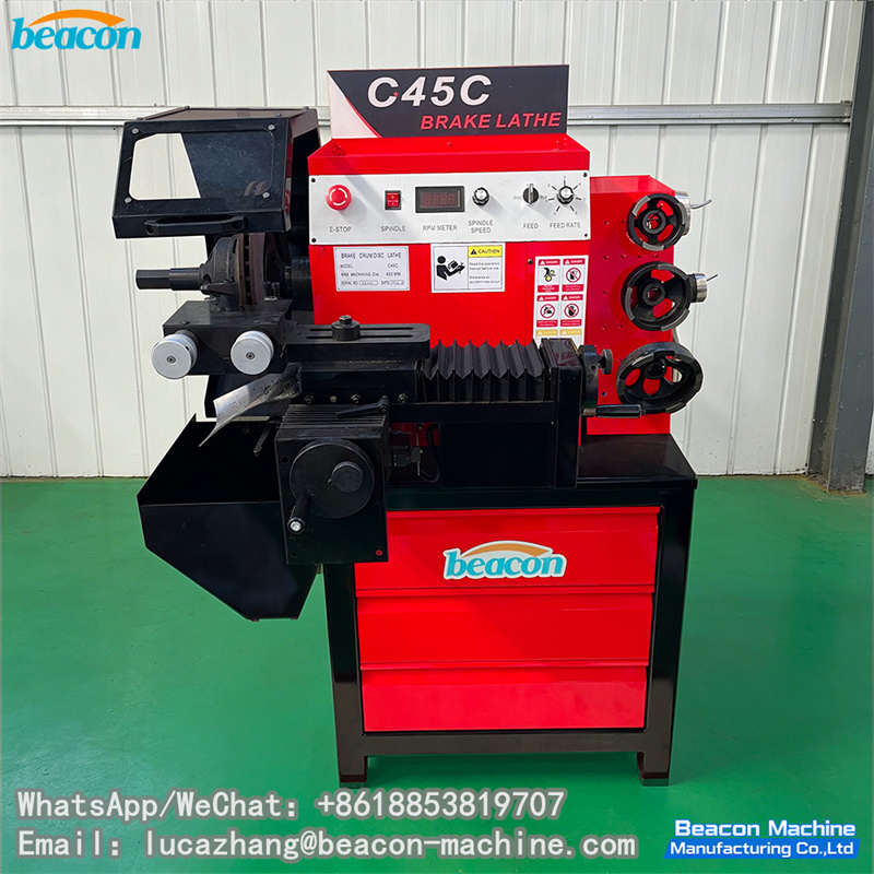 Torno para discos de freno Beacon C45C: Máquina de torneado de doble cara para discos y tambores de freno de vehículos pequeños y medianos.