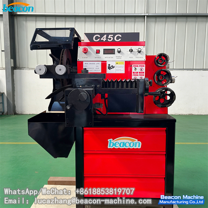 Torno para discos de freno Beacon C45C: Máquina de torneado de doble cara para discos y tambores de freno de vehículos pequeños y medianos.